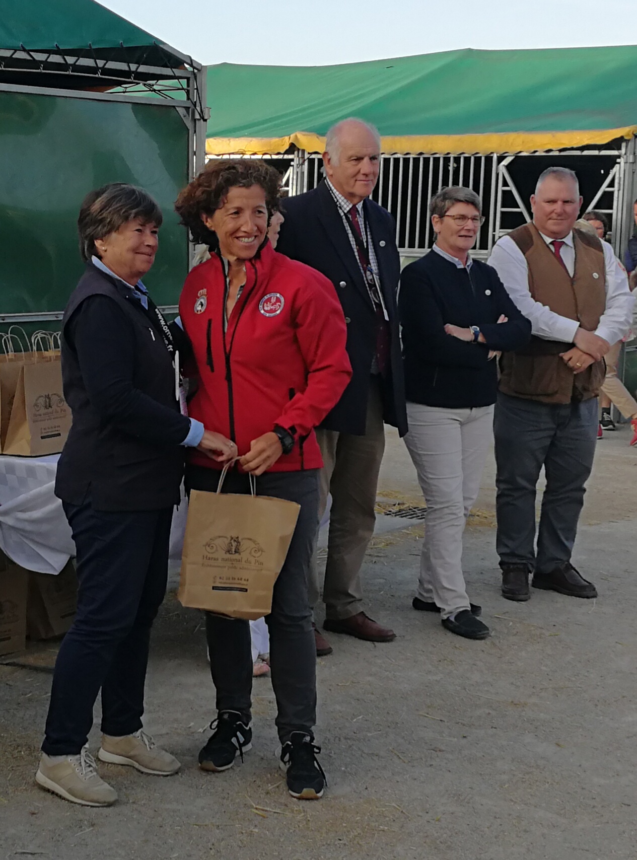 REPRESENTACION NAVARRA EN EL CONCURSO FEI ** ENGANCHES DE HARAS DU PIN (FRANCIA)